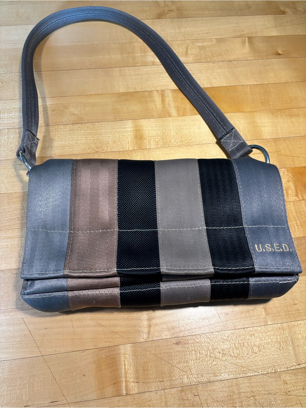 Shoulder bag crafted from seatbelts!